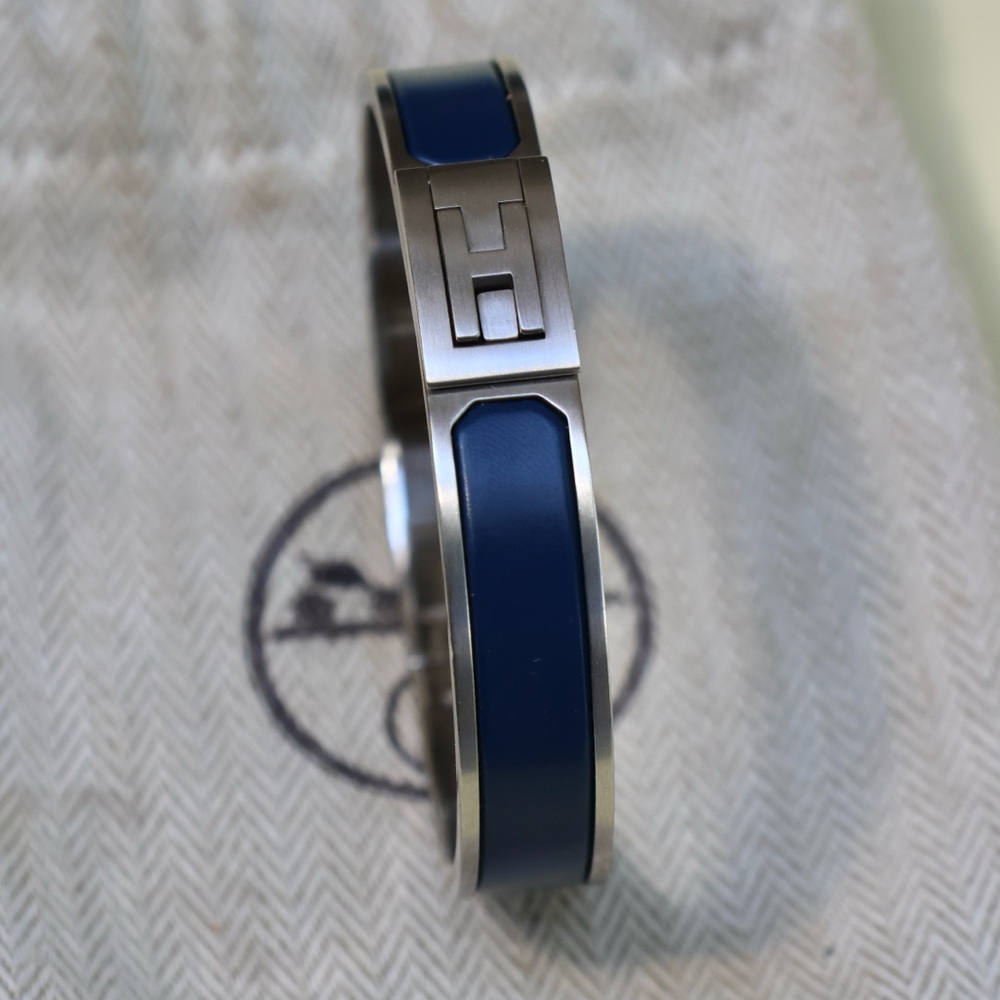 Hermes Jet Bracelet in Silver and Blue with a Greek Key Design